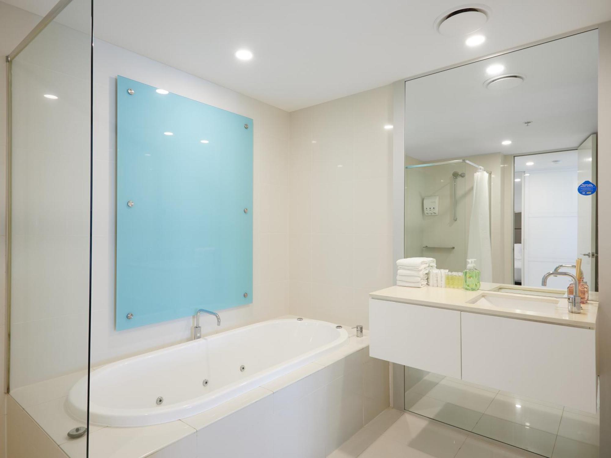 Serain Residences On 9 Hamilton Avenue Гоулд Коуст Екстериор снимка